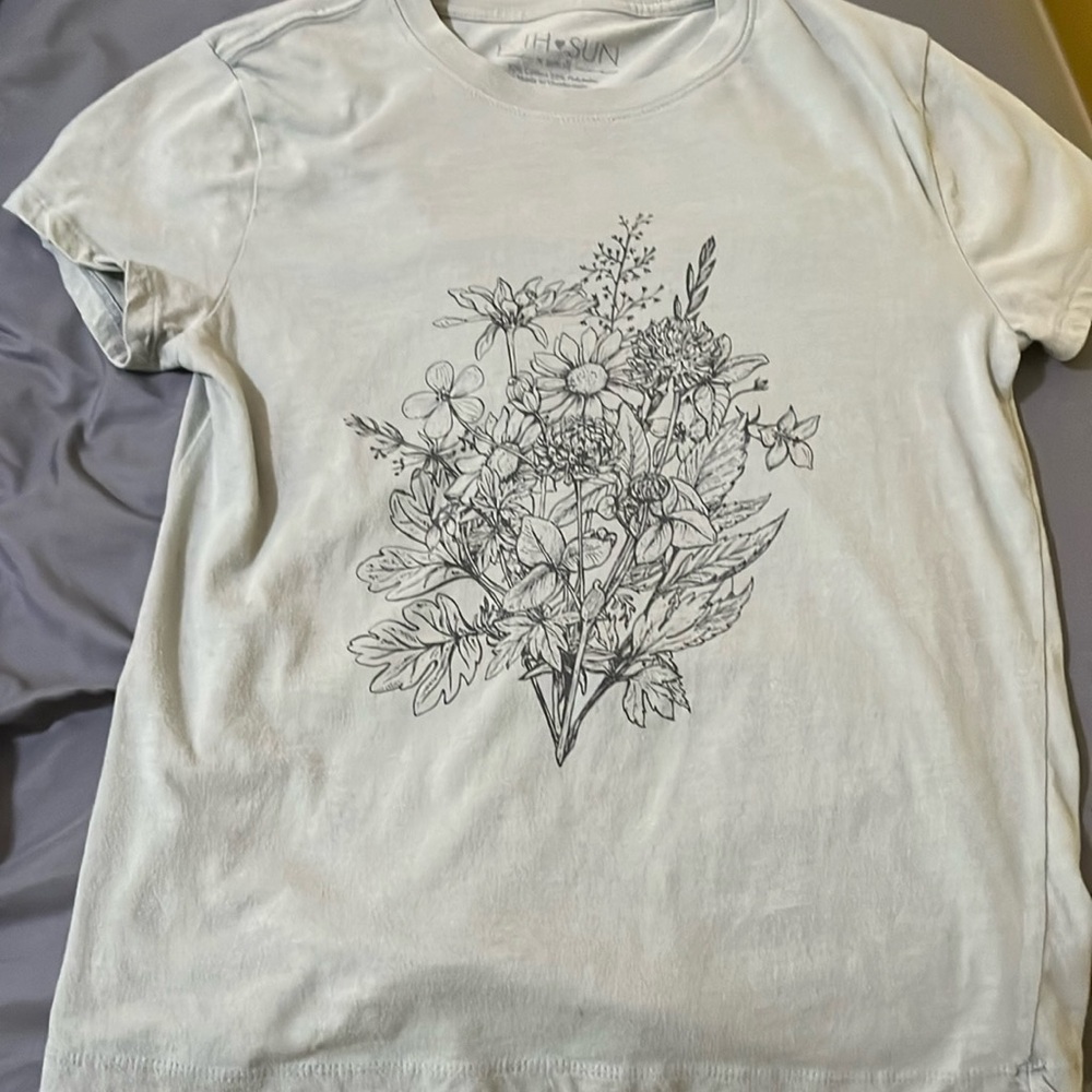 Fifth sun women’s t-shirt size X small